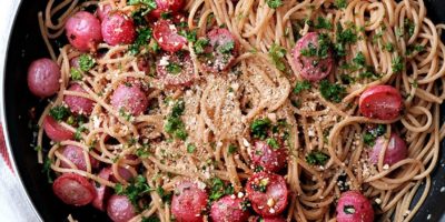 Spaghetti aglio, olio e ravanelli arrosto