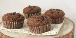 Muffins con farina integrale di grano saraceno e gocce di cioccolato (vegan senza glutine)