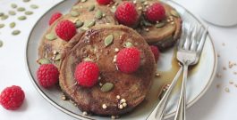 Pancakes di teff con cuore di amarena (vegan, senza glutine)