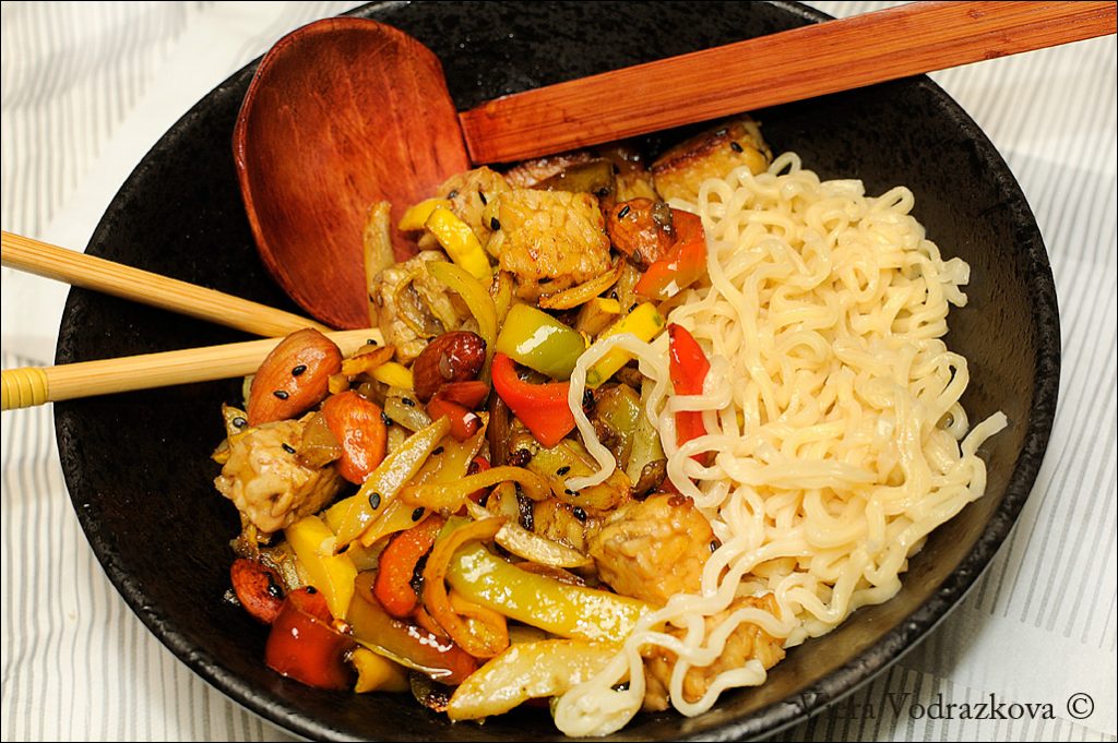 Sichuan bowl con verdure dell’orto e ramen noodles
