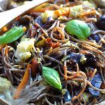 Spaghetti di grano saraceno con verdure al cartoccio Spaghetti di grano saraceno con verdure al cartoccio