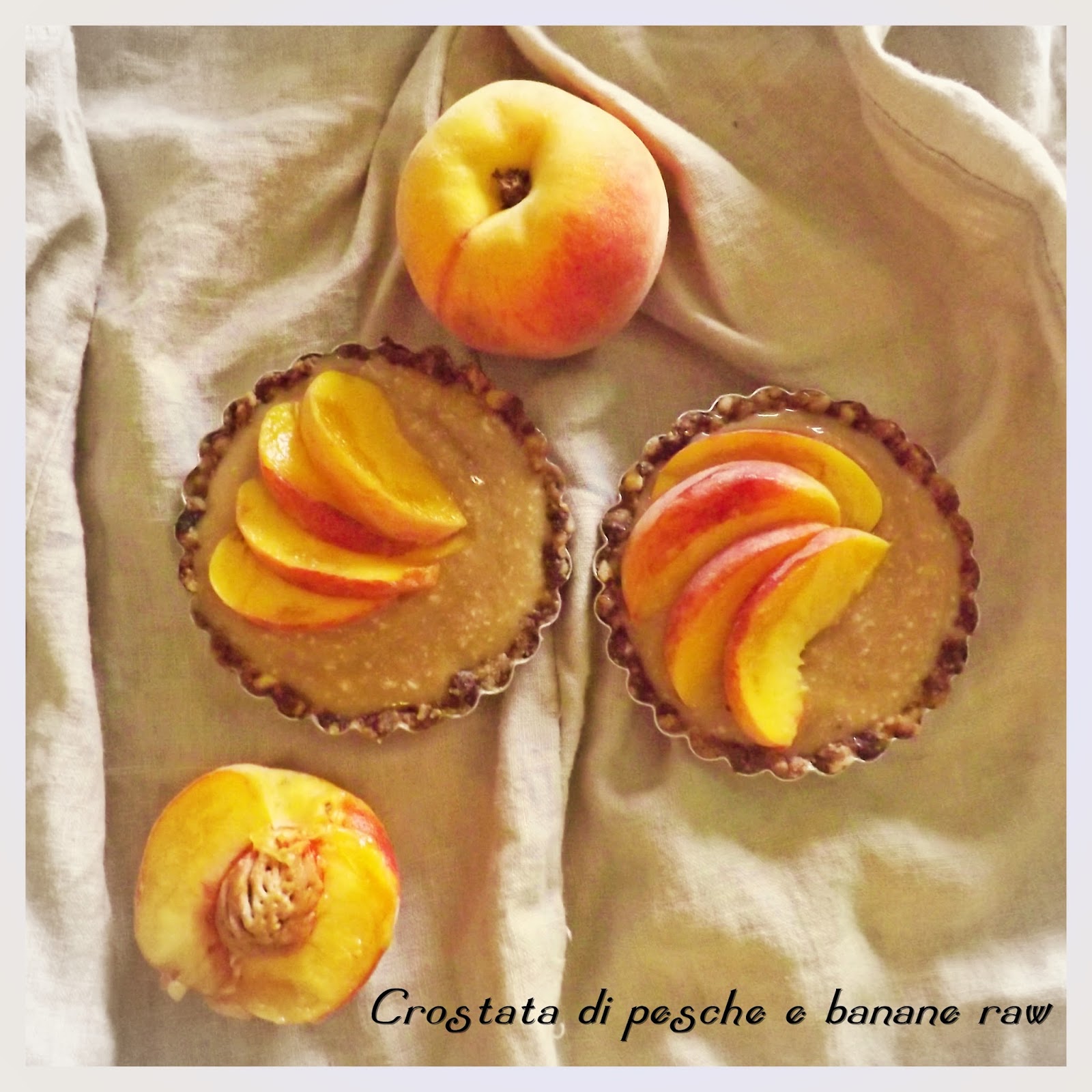 Crostate raw pesca e banana