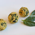 Polpette di ceci, spinacini e semi di chia Polpette di ceci, spinacini e semi di chia