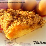 Crostata di albicocche con crumble di mandorle al tramonto