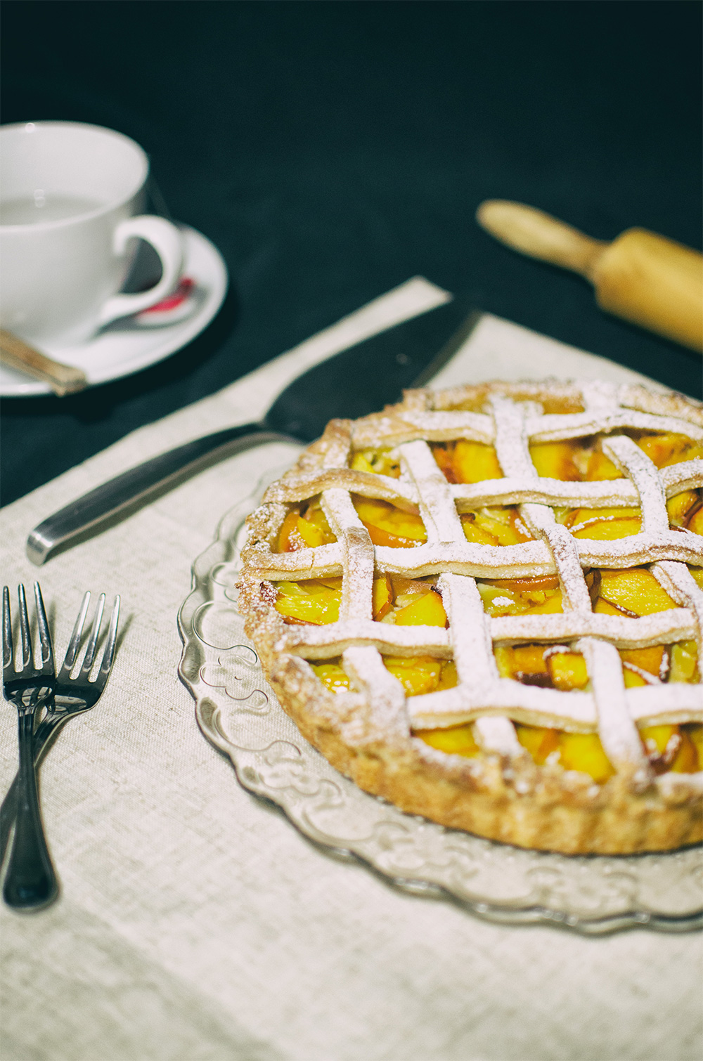 Crostata vegan di pesche e crema allo zenzero