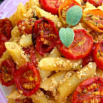 Pasta con ricotta e pomodorini confit
