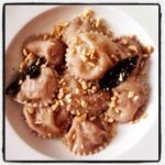 Ravioli di farina di castagne ripieni di zucca