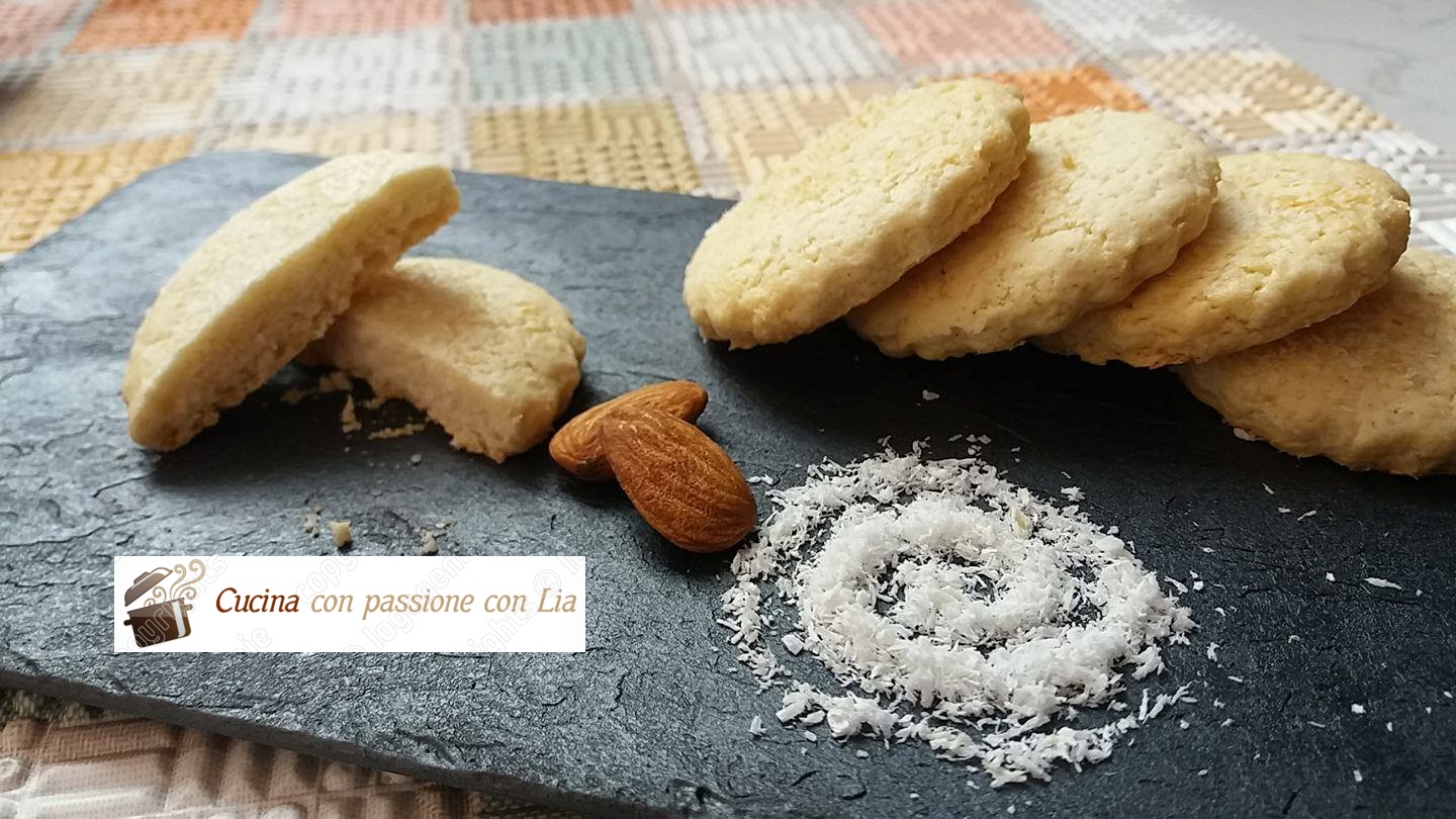 Frollini vegan cocco e latte di mandorle