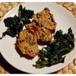Polpettone di borlotti alle erbe aromatiche, con pomodori secchi e capperi Polpettone di borlotti alle erbe aromatiche, con pomodori secchi e capperi