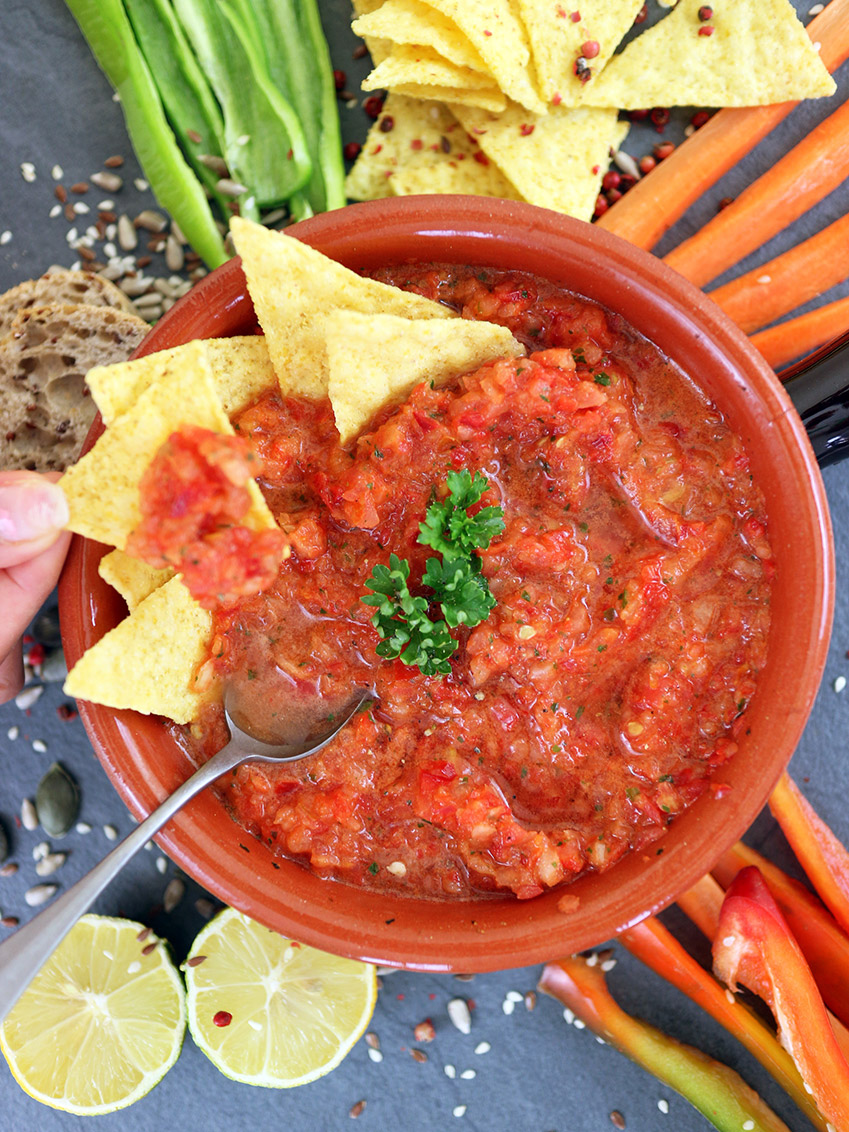 La salsa di pomodori per crostini perfetta per l’aperitivo
