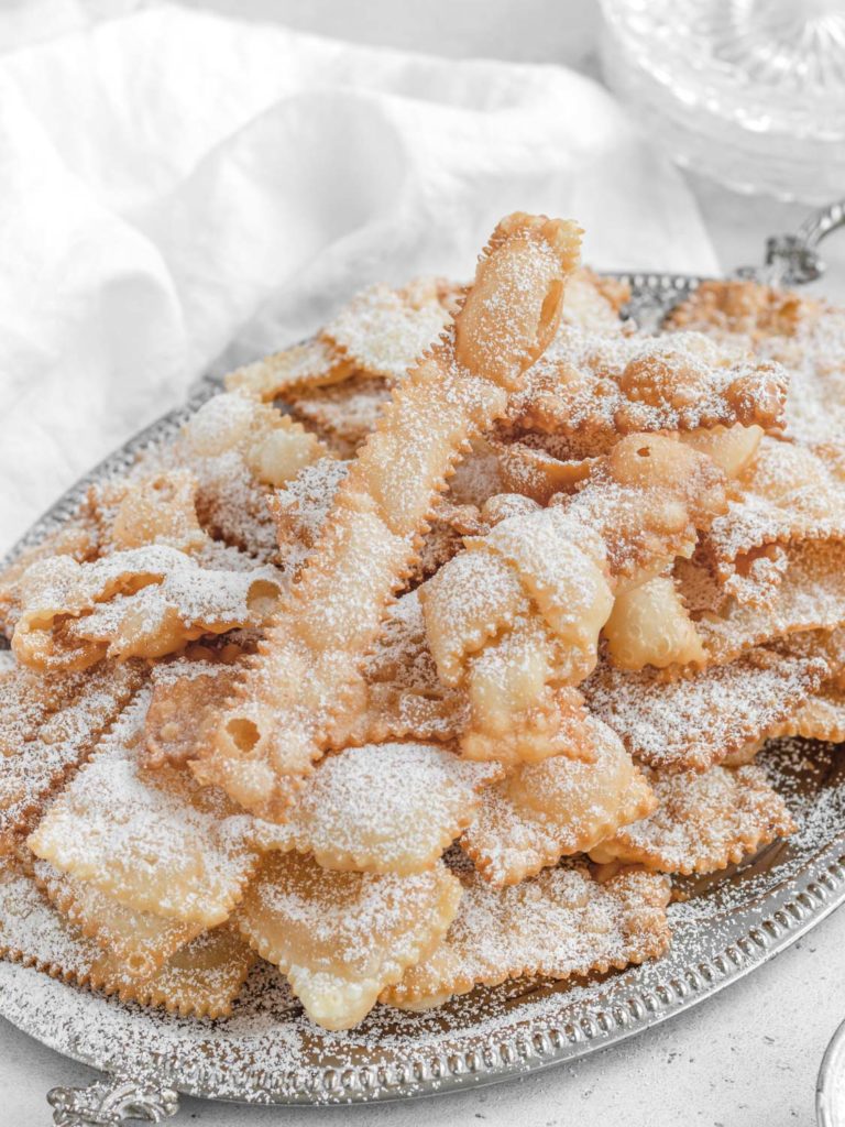 Chiacchiere al forno e fritte senza uova (frappe, cenci)