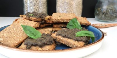 Crackers di farina integrale e semi