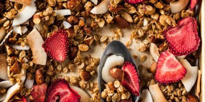 Granola croccante cocco e fragole vegan