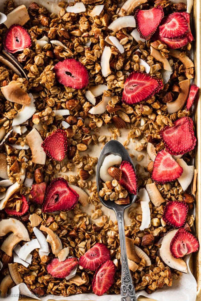 Granola croccante cocco e fragole vegan