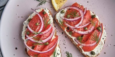 Salmone vegano o pomodori salmonati