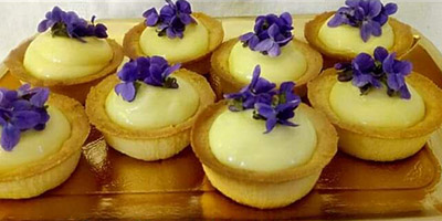 Tartellette vegane alla crema e viole