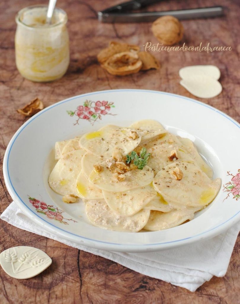 Corzetti con salsa di noci