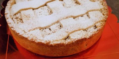 Crostata di riso basmati e mandorle agli agrumi e cardamomo