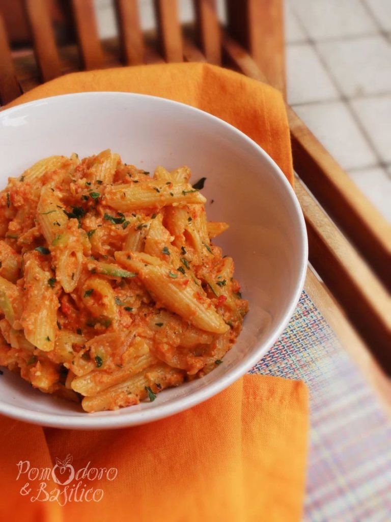 Penne zucchine e crema di peperoni