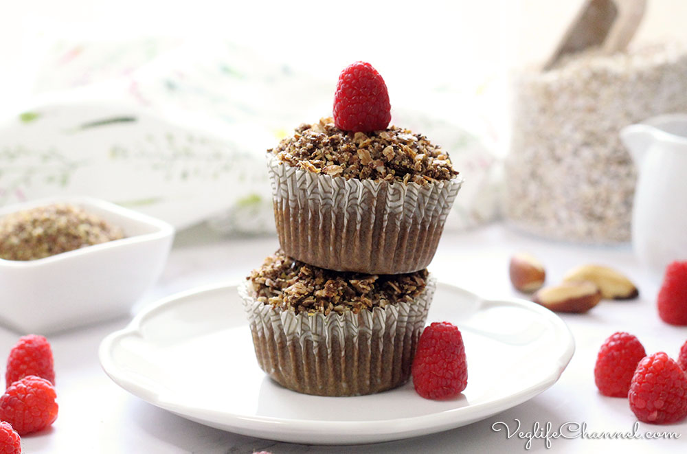 Muffins per la colazione con crumble e cuore di lamponi (senza glutine, vegan)