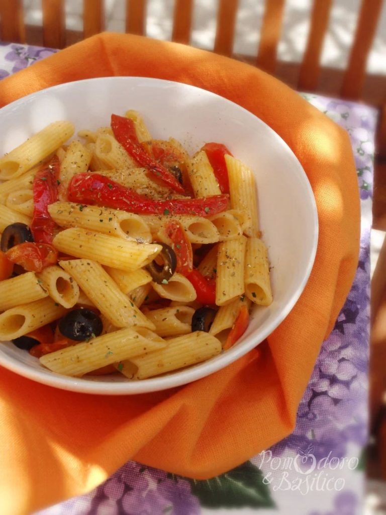 Penne con peperoni e olive (senza glutine)