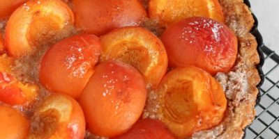 Crostata di albicocche fresche con frangipane
