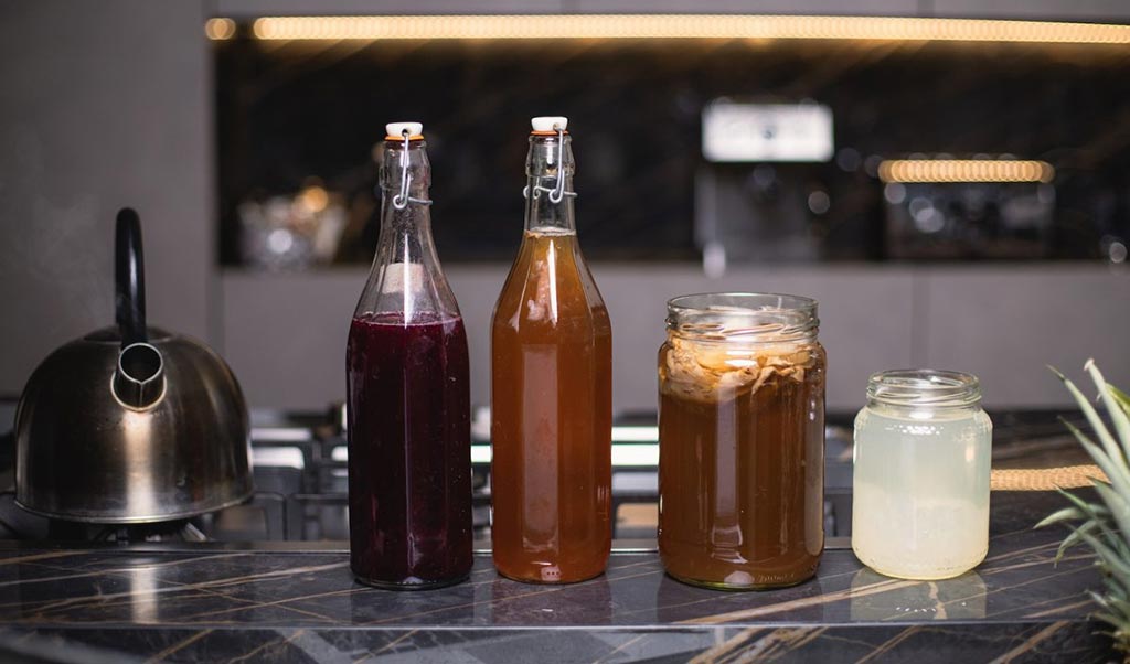 Kombucha: cos’è, benefici e ricetta per preparare in casa il tè fermentato