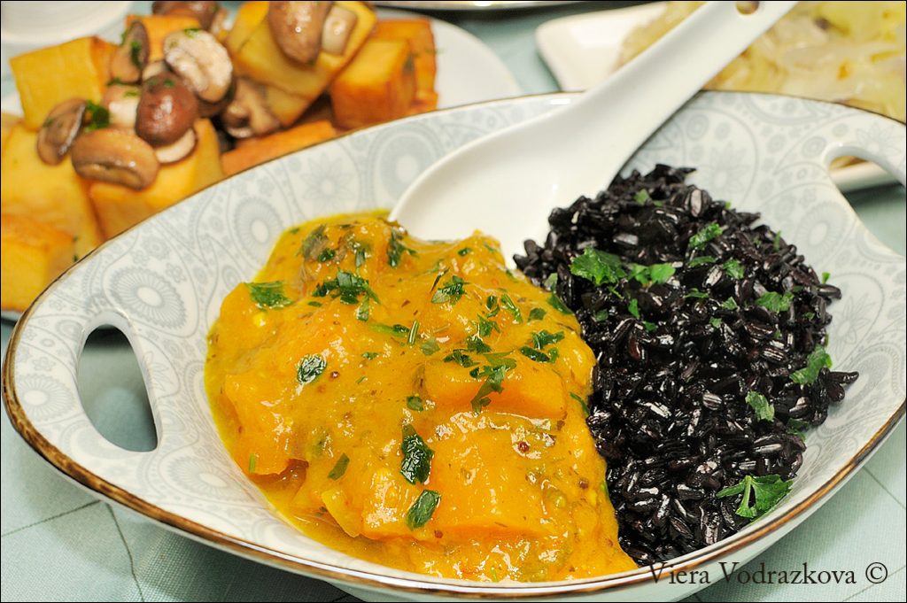 Curry di zucca con riso nero senza glutine