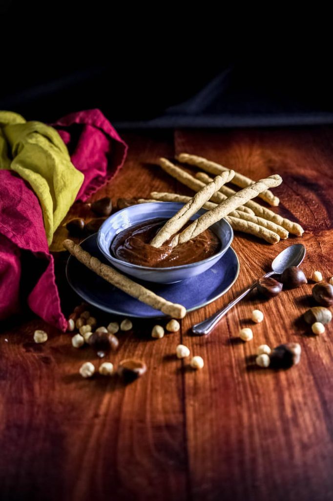 Grissini integrali con crema al gianduia e castagne