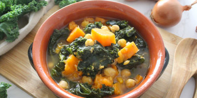 Zuppa di cavolo nero, patate dolci e ceci (vegan senza glutine)