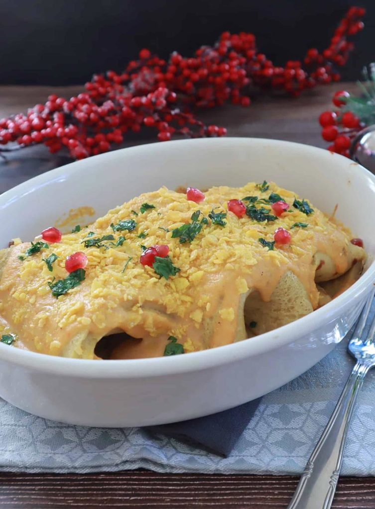 Crespelle cotte al forno, con salsa “cheddar” e ripieno di funghi e spinaci