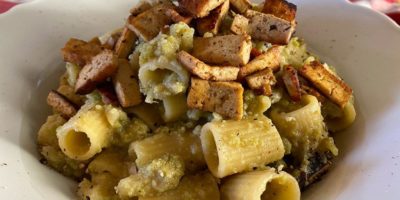 Mezzi rigatoni con broccolo romanesco