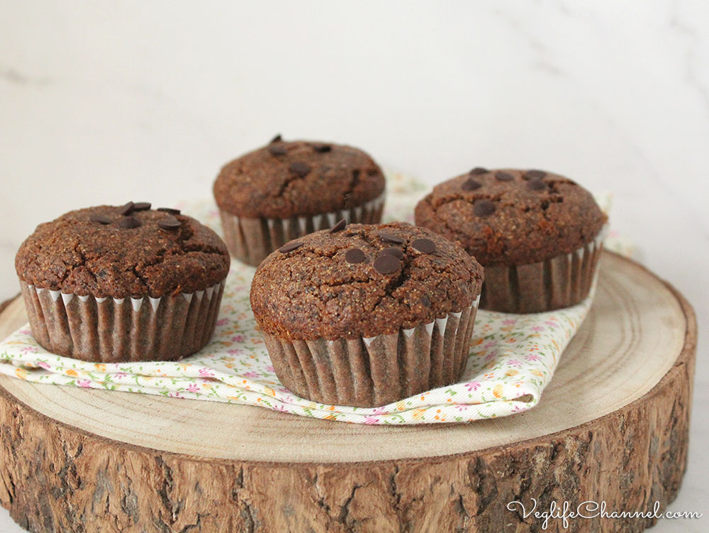 Muffins con farina integrale di grano saraceno e gocce di cioccolato (vegan senza glutine)