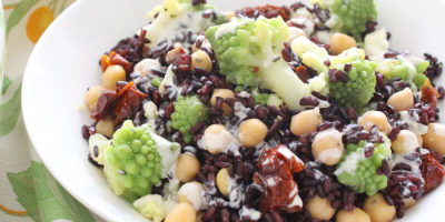 Riso venere con broccoli, ceci e pomodori secchi (vegan senza glutine)