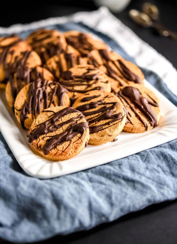 Banana cookies al cocco e cioccolato