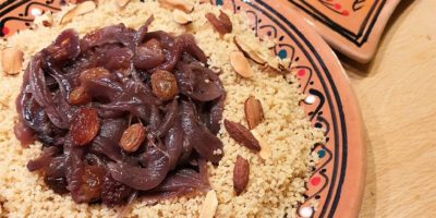 Couscous marocchino con cipolla caramellata speziata