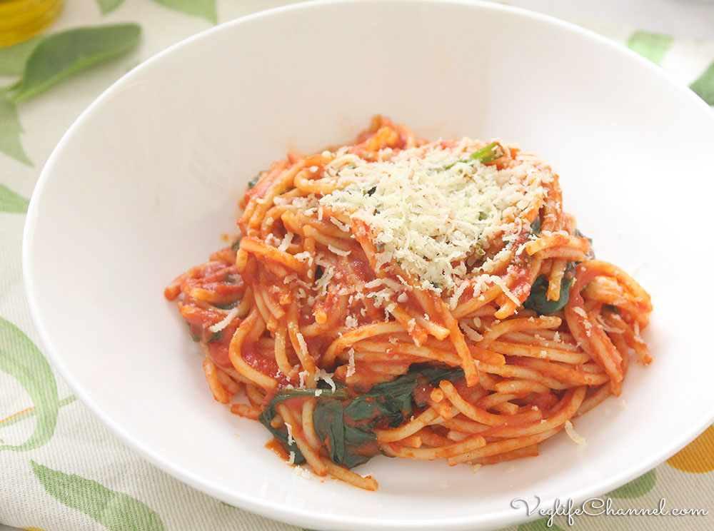Spaghetti al pomodoro veloci 2.0, pronti in 15 minuti (vegan senza glutine)