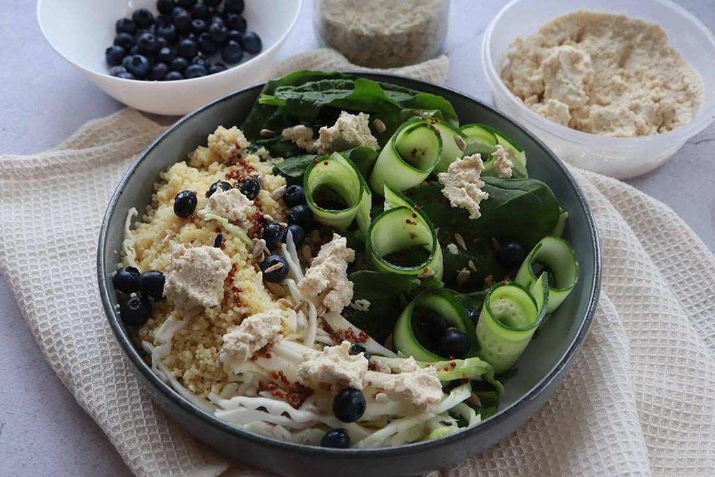 Insalata di spinaci con feta vegana