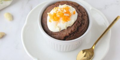 Tortino di carote e mandorle in tazza (vegan, senza glutine)