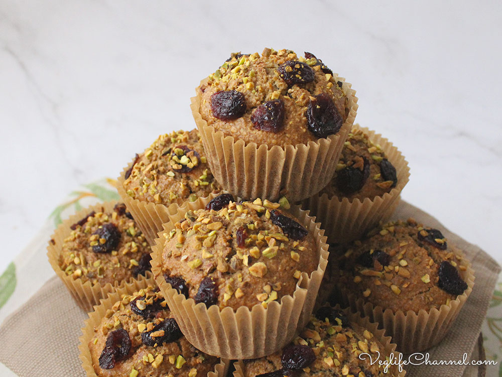 Muffins di avena con pistacchi e mirtilli rossi (vegan, senza glutine)