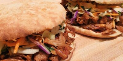 Panino con pulled jackfruit e coleslaw