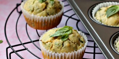 Muffin salati con erbe e feta vegan