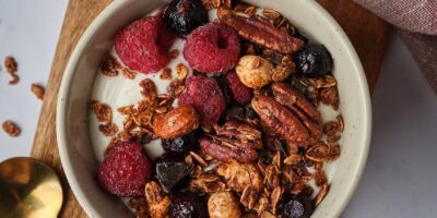 Granola al cioccolato con frutta secca